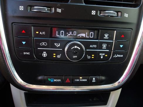 Used 2016 Chrysler Town & Country Touring-L w/ Driver Convenience Group FWD image 15