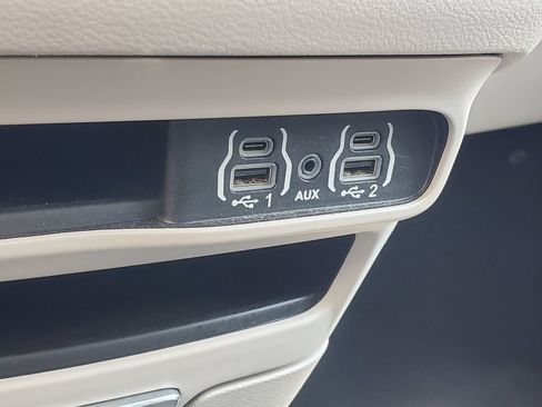 Used 2024 Chrysler Pacifica Touring-L FWD image 22