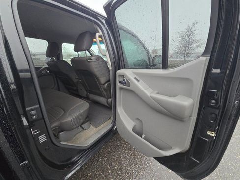 Used 2012 Nissan Frontier SV image 13