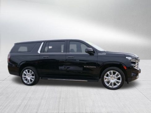 Used 2024 Chevrolet Suburban High Country image 2