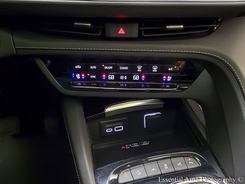 Used 2023 Buick Envision Avenir AWD/4WD image 21