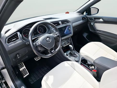 Used 2020 Volkswagen Tiguan SE R-Line image 11