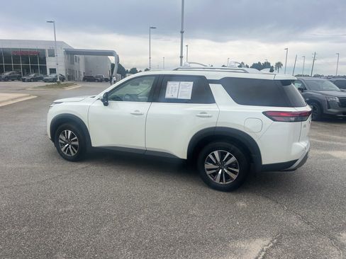 Used 2023 Nissan Pathfinder SL w/ Lighting Package (N92) AWD/4WD image 4