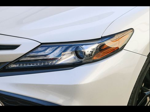 Used 2021 Toyota Camry XSE w/ Carpet Mat Package (TMS) FWD image 3