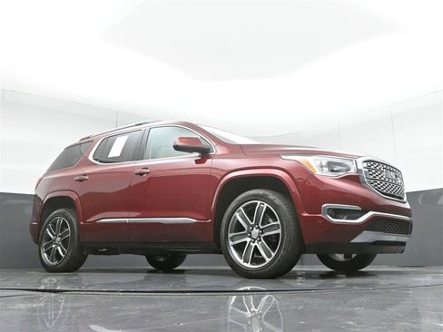 Used 2018 GMC Acadia Denali w/ Technology Package AWD/4WD image 32