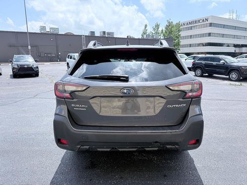 Used 2023 Subaru Outback Premium AWD/4WD image 4
