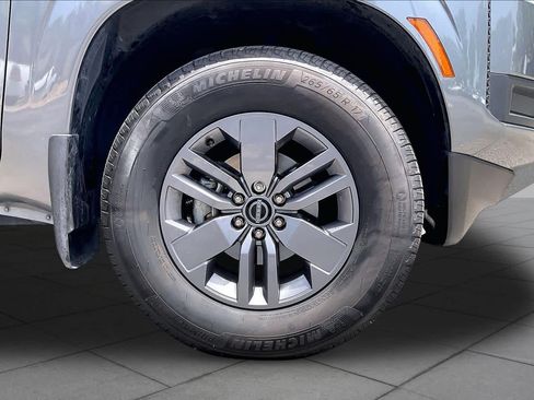 Used 2025 Nissan Frontier SV RWD image 10