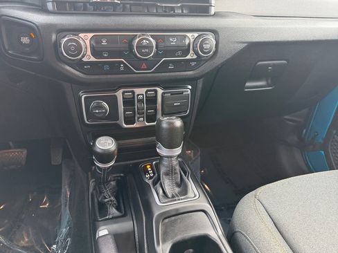 Used 2024 Jeep Wrangler Unlimited image 11