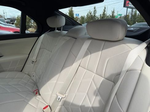 Used 2025 BMW 750e xDrive AWD/4WD image 24