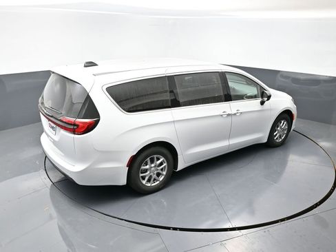 New 2026 Chrysler Pacifica Select image 29