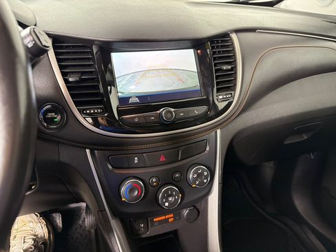 Used 2018 Chevrolet Trax LT w/ LT Convenience Package FWD image 15