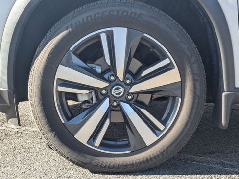 Used 2021 Nissan Rogue SL image 9