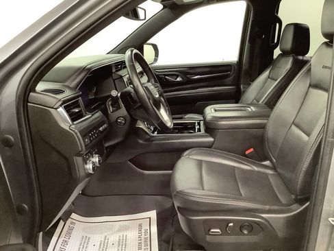 Used 2022 GMC Yukon XL Denali image 12