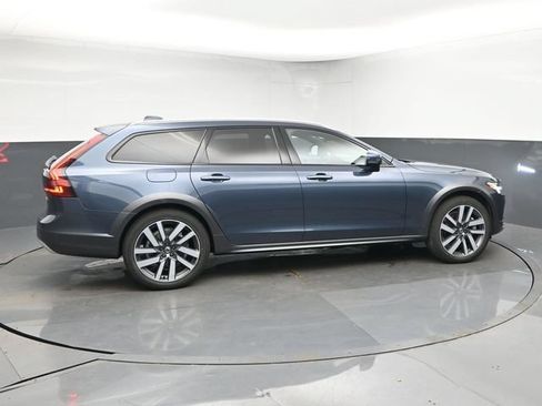 Used 2022 Volvo V90 B6 Cross Country AWD/4WD image 9