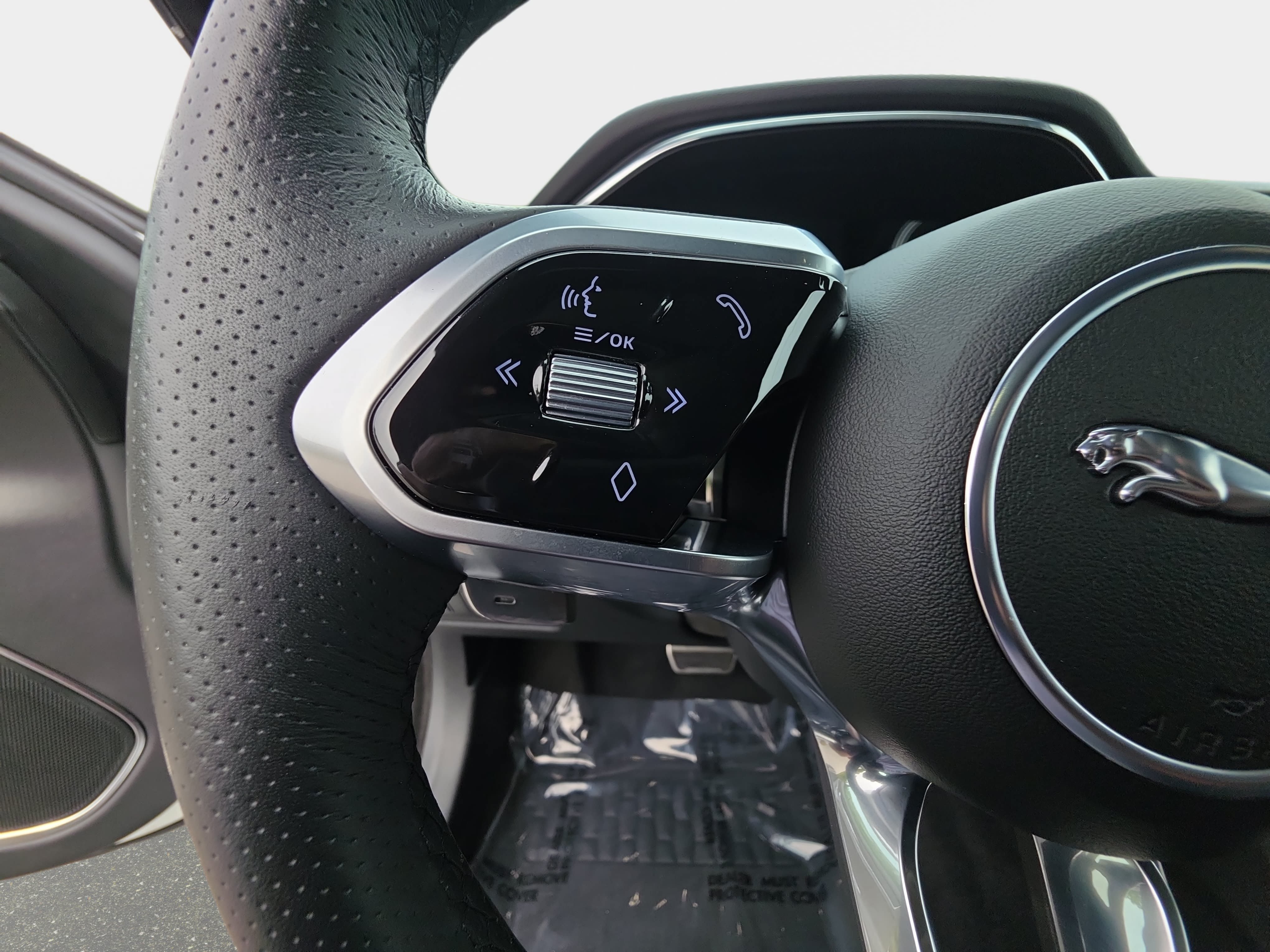 Used 2023 Jaguar XF R-Dynamic SE AWD/4WD image 16