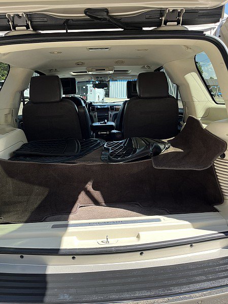 Used 2013 Cadillac Escalade Platinum RWD image 19