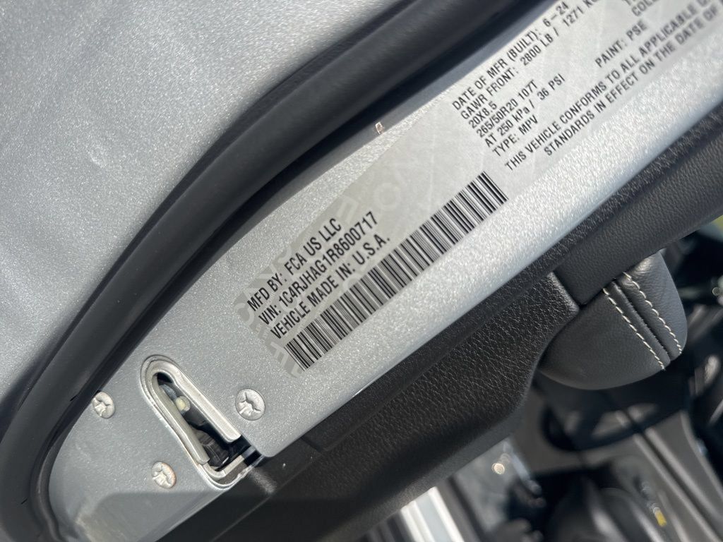 Used 2024 Jeep Grand Cherokee Altitude AWD/4WD image 31
