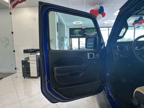 Used 2019 Jeep Wrangler Unlimited Sport S image 33