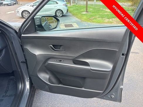 Certified 2025 Hyundai Kona SE image 8