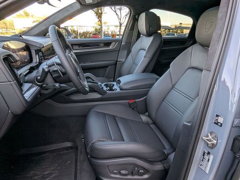 New 2026 Porsche Cayenne Turbo image 5