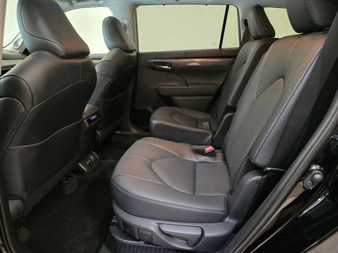 Certified 2026 Toyota Highlander Limited AWD/4WD image 23