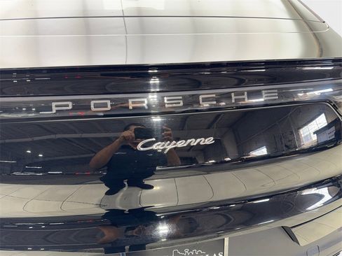 Used 2021 Porsche Cayenne Coupe image 21