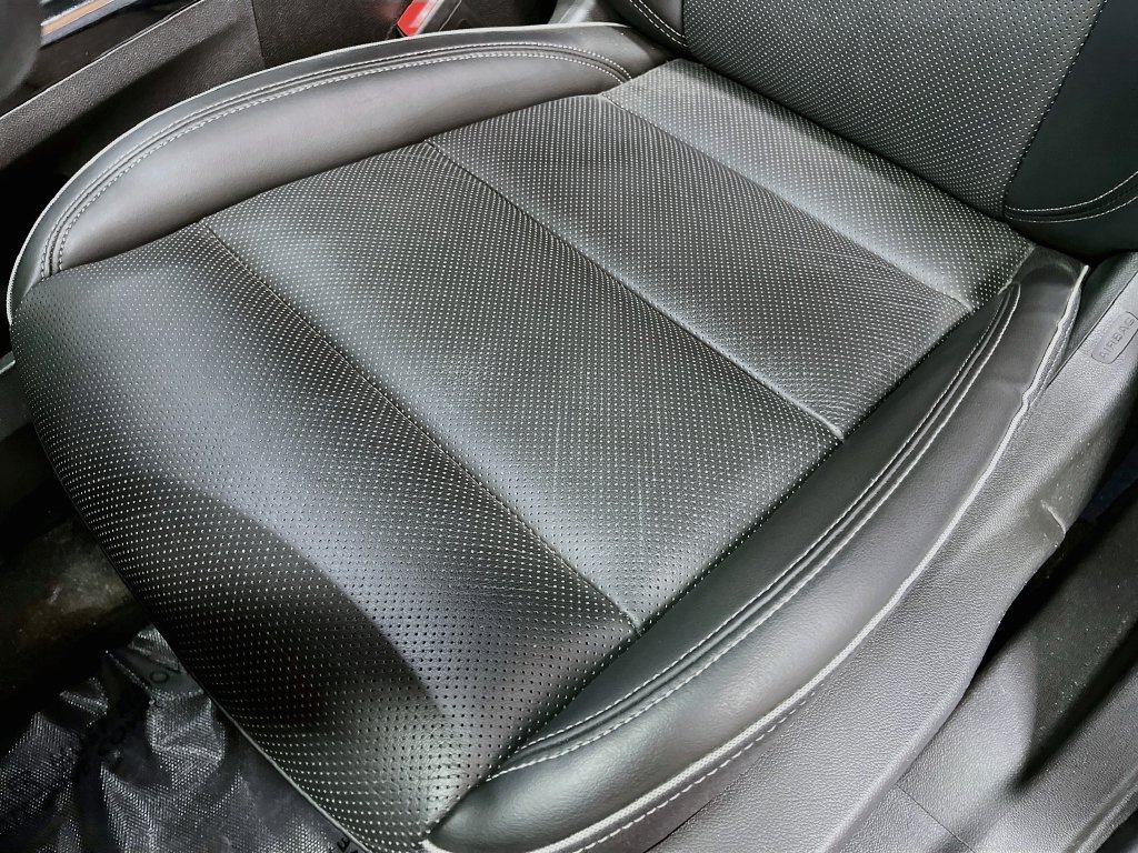 Used 2023 Buick Envision Essence AWD/4WD image 19