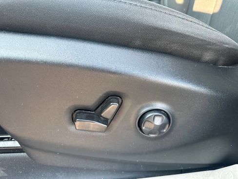 Used 2023 Chrysler Voyager LX FWD image 17