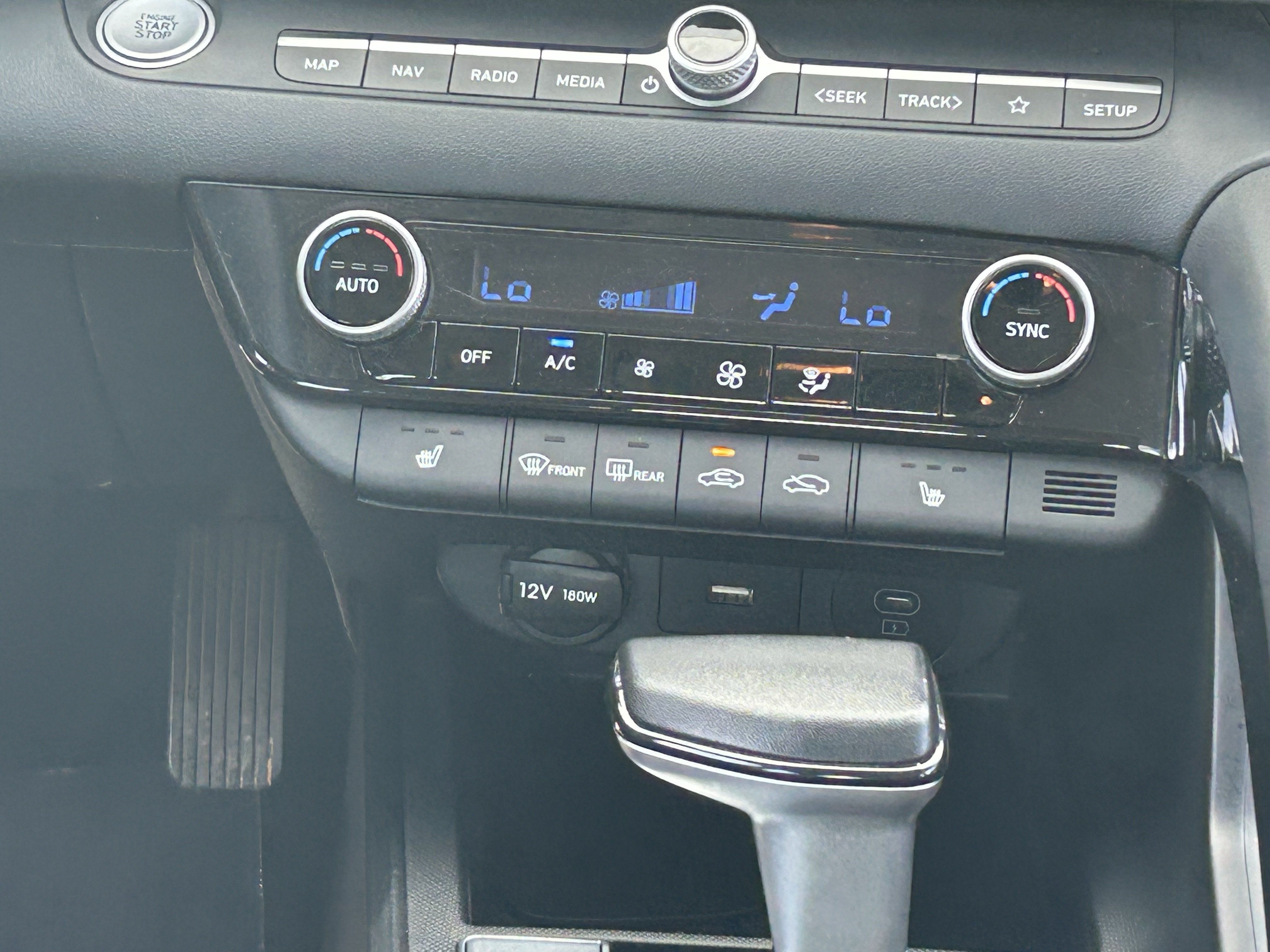 Used 2024 Hyundai Elantra Limited FWD image 21