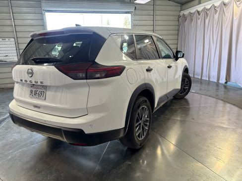 Used 2024 Nissan Rogue S FWD image 5