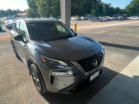 Used 2021 Nissan Rogue S FWD image 1