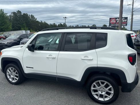Used 2022 Jeep Renegade Latitude AWD/4WD image 7