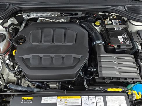 Used 2022 Volkswagen GTI SE FWD image 33
