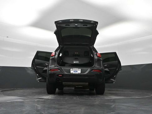 Used 2018 Jeep Cherokee Trailhawk w/ Quick Order Package 23L image 37