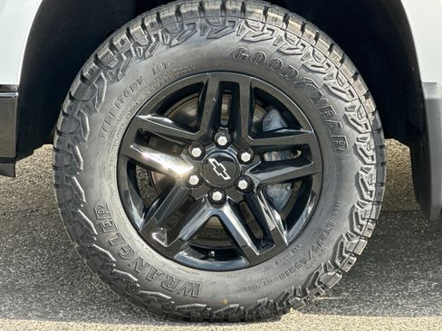 Certified 2024 Chevrolet Silverado 1500 Custom Trail Boss w/ LPO, Dark Essentials Package AWD/4WD image 34