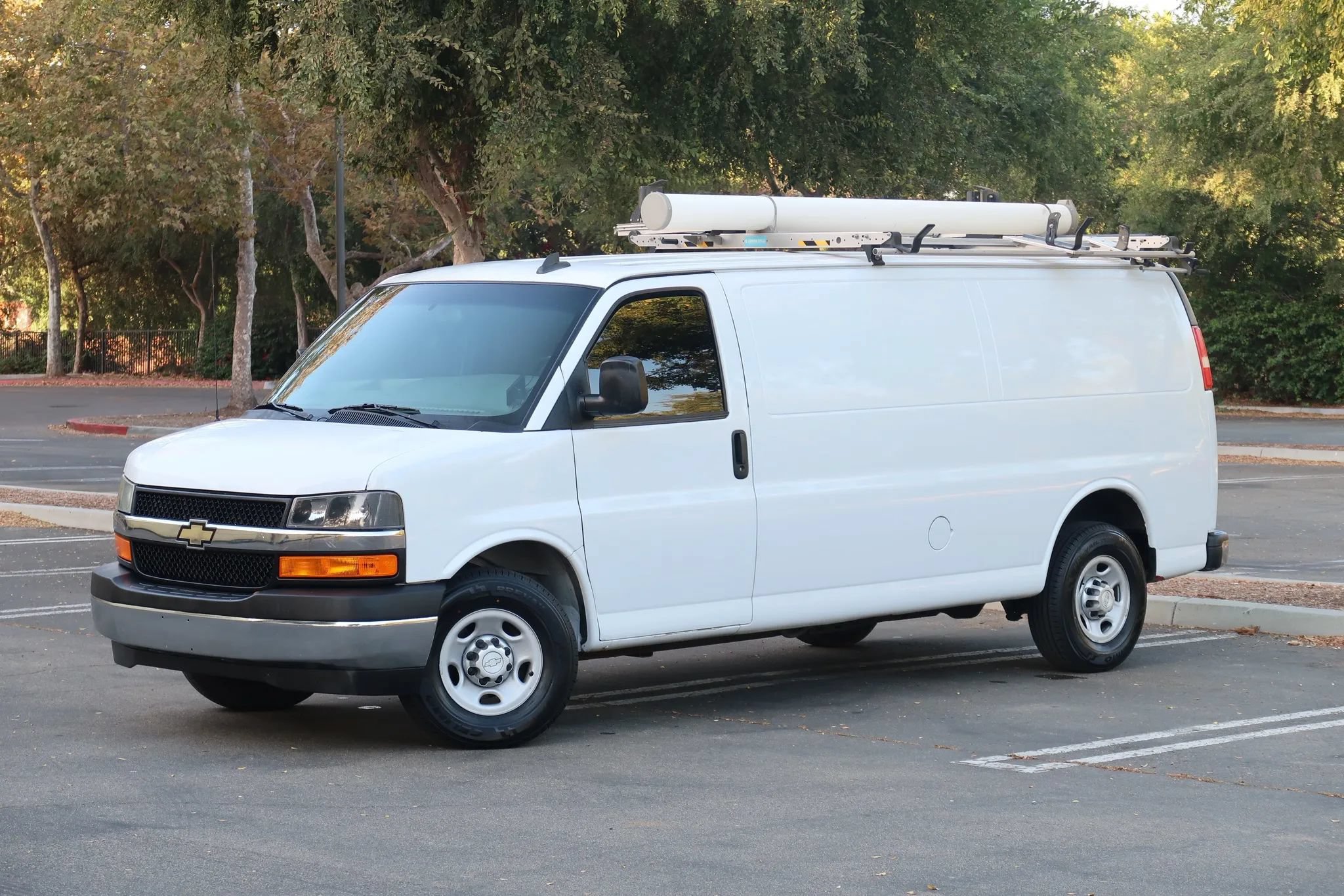 Used 2017 Chevrolet Express 2500 Extended RWD image 4