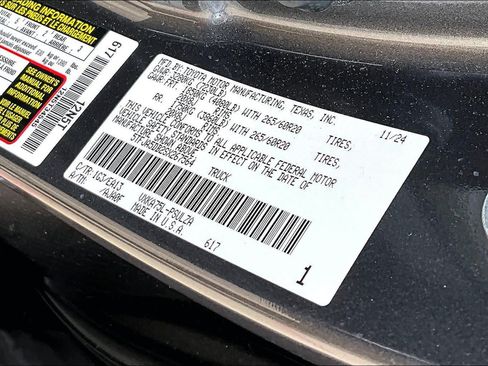 Used 2025 Toyota Tundra Limited AWD/4WD image 34