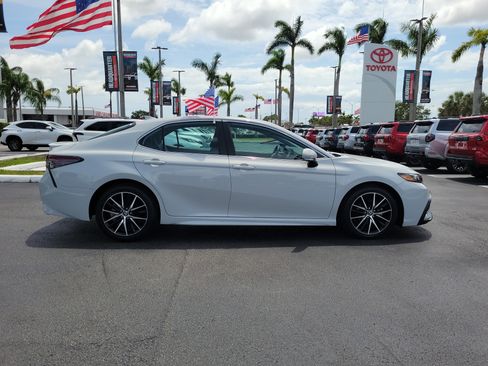 Used 2023 Toyota Camry SE FWD image 14