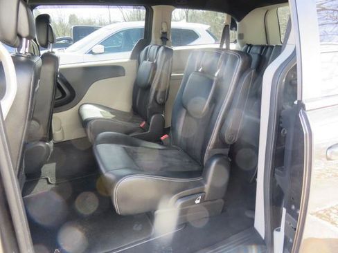 Used 2019 Dodge Grand Caravan SXT image 21