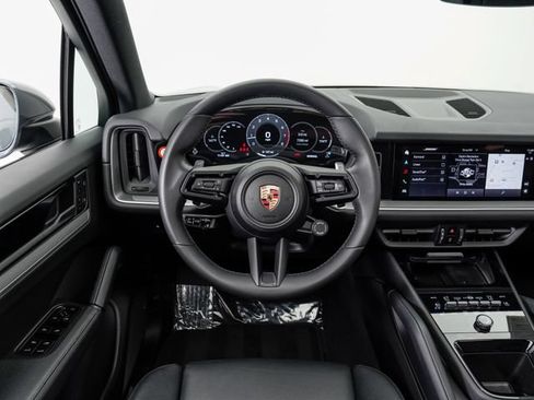 Certified 2025 Porsche Cayenne AWD/4WD image 16