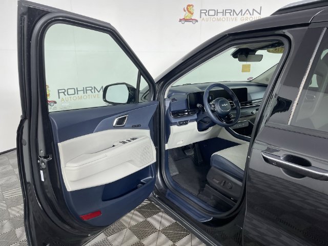 Used 2026 Kia Carnival SX FWD image 18
