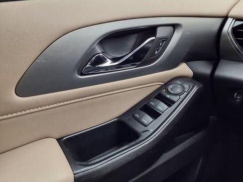 Used 2023 Chevrolet Traverse LS image 19
