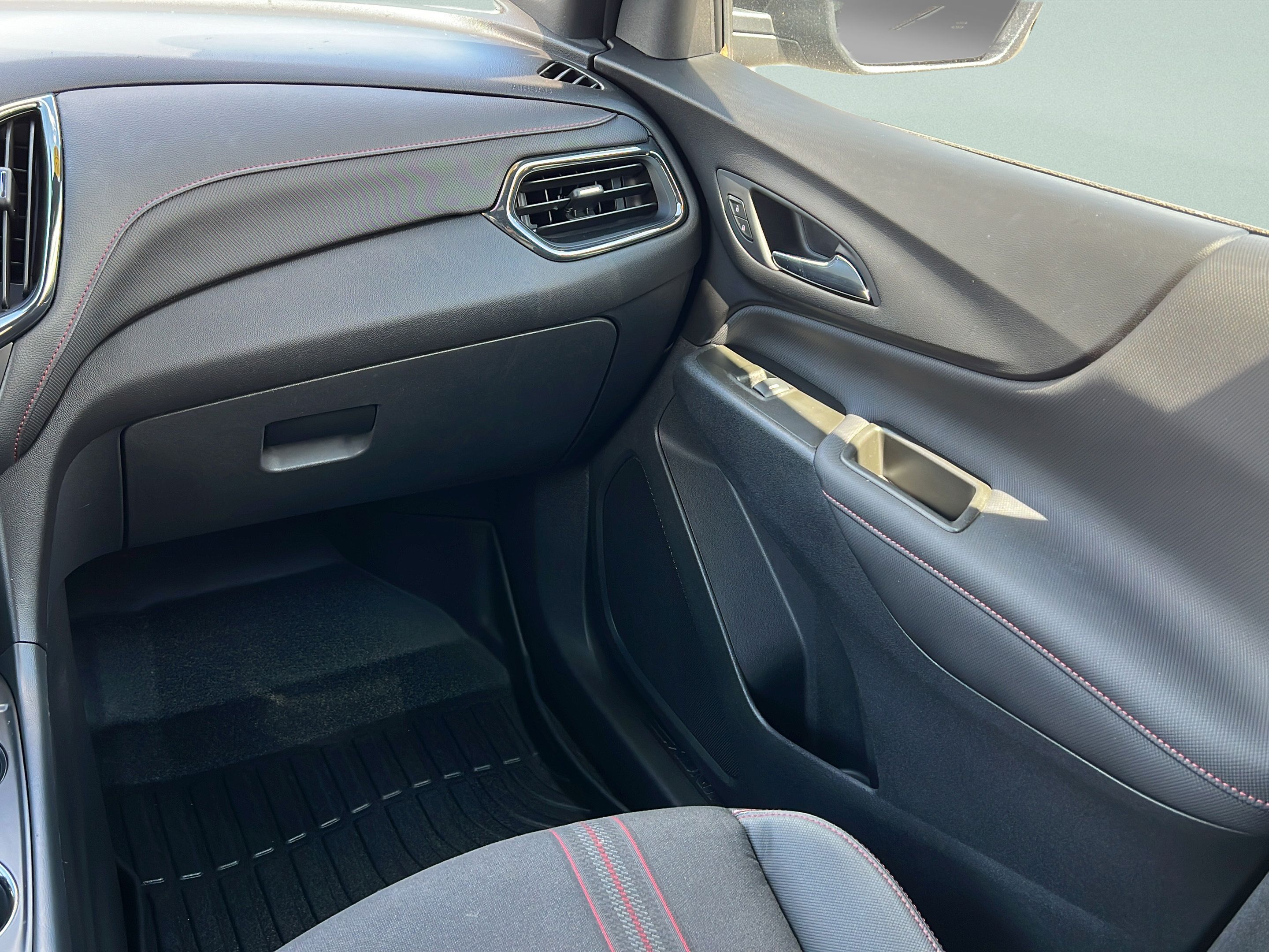 Used 2024 Chevrolet Equinox RS FWD image 14