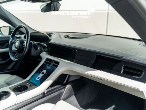 Used 2021 Porsche Taycan image 29