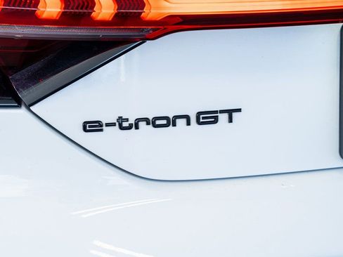 Used 2024 Audi e-tron GT Prestige image 23