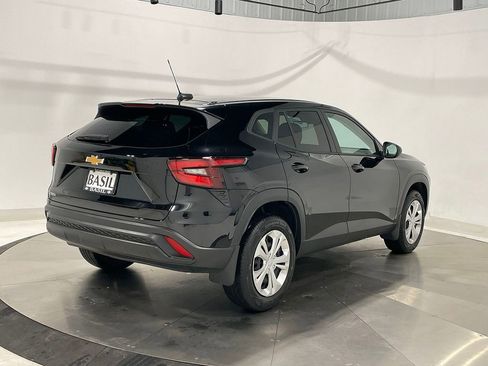 Used 2025 Chevrolet Trax LS image 11