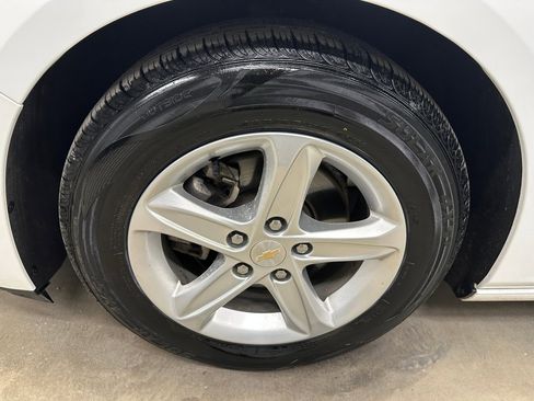 Used 2022 Chevrolet Malibu LS FWD image 31
