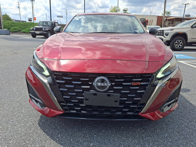 Used 2023 Nissan Altima 2.5 SR FWD image 2