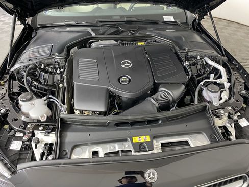 Used 2025 Mercedes-Benz C 300 4MATIC Sedan image 31