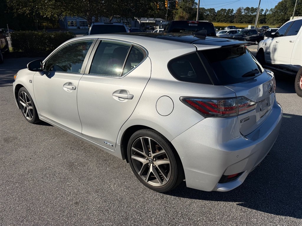Used 2015 Lexus CT 200h w/ Navigation Package FWD image 2